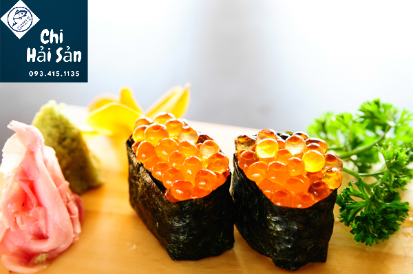 Sushi trứng cá hồi