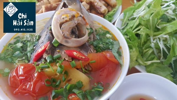 Đầu cá ngừ nấu canh chua