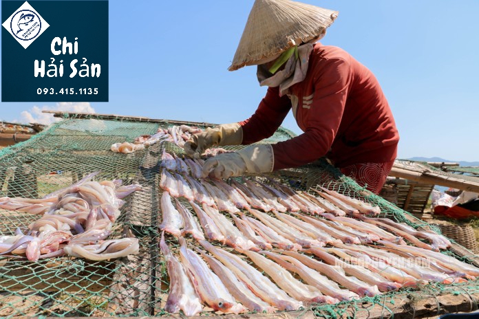 ngư dân Phú Yên làm khô cá đét 