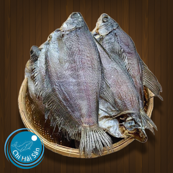 Cá sặc trứng được phơi một nắng